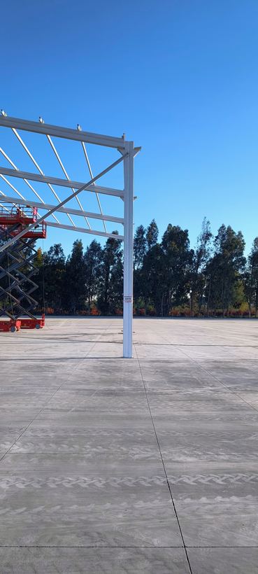 Esquina de galpón: pilar, viga y costaneras — Sociedad Agroforestal Santa María SpA