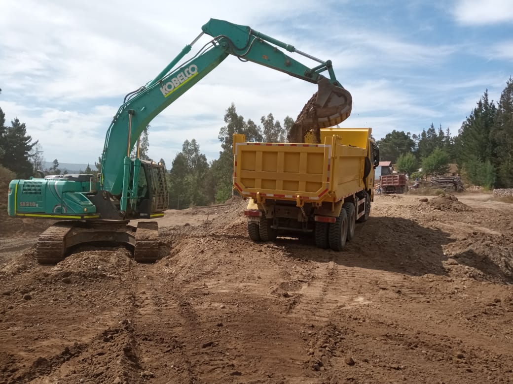 Excavación y carga de material — Sociedad Agroforestal Santa María SpA
